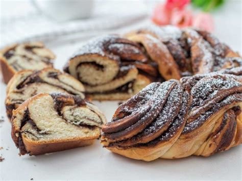 Cómo hacer Hot Cross Buns o bollos cruzados de Pascua tradicionales PequeRecetas