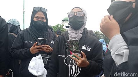 Emak Emak Berjaket We Are With Ibhrs Ikut Demo Ada Arahan Dari Habib