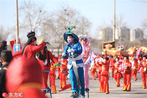 天津千年古镇杨柳青镇花会舞龙踩高跷 欢乐元宵