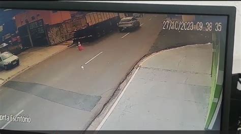 Vídeo mostra momento em que carreta se solta na Miguel João São