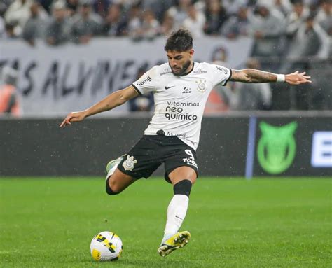 Corinthians lança nova estratégia para garantir Yuri Alberto em 2023