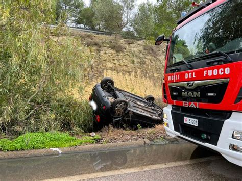 Incidente In Tangenziale Perde Il Controllo Dellauto Ed Esce Fuori