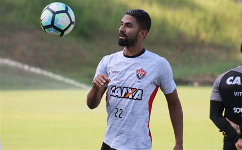 Jornal Correio Vitória encaminha contratação do atacante Tréllez