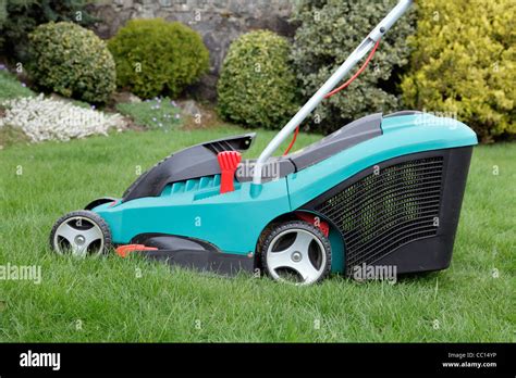 Bosch Rotak 43 LI Ergoflex Cordless Lawnmower Review Slinky Studio