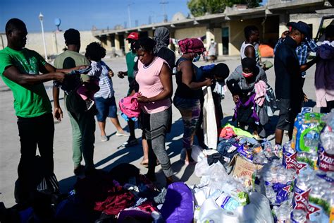 Mexican Police Fine Taxi Driver 900 For Taking Haitian Migrants Toward