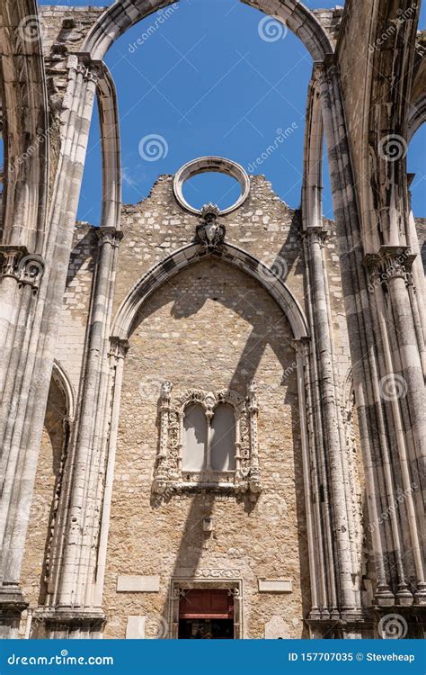 Interior Del Convento De Carmo En Lisboa Portugal Imagen De Archivo