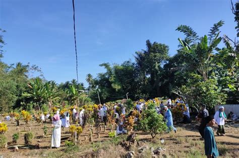 Tradisi Ziarah Makam Di Desa Desa Di Kalimantan Selatan Tetap