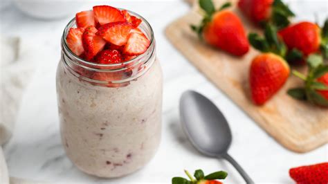 Strawberry Overnight Oats Recipe