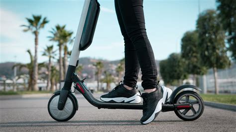 Comment Bien Choisir Sa Trottinette Electrique Bikifix Le Blog