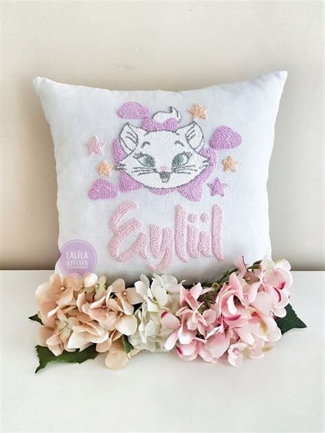 Pin De Maritza Cadillo En Almohadas Manualidades Cuadros Bordados