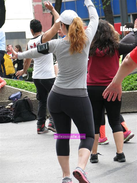 Guapa mujer caderona en calzas | Mujeres bellas en la calle