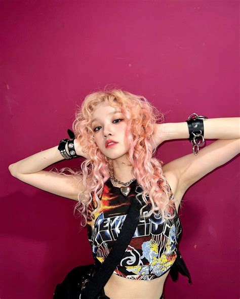 Song Yuqi Gidle Tomboy Era Music Core Stage Outfit Koreli K Z