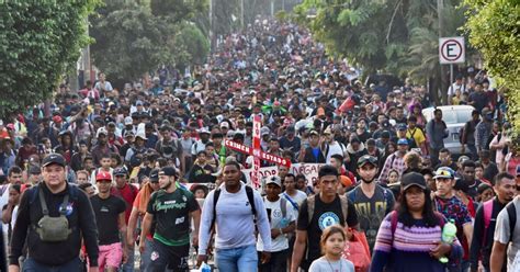 Strong Migrant Caravan Begins Walking Toward Usmexico Border Ntd