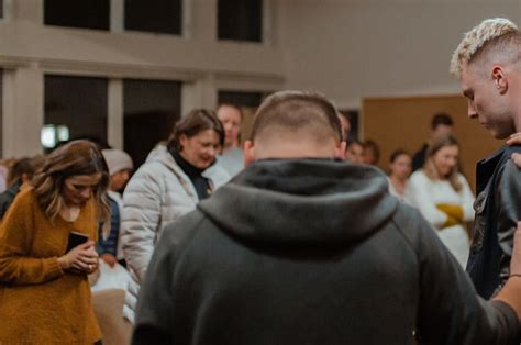 Orar En Grupo La Oración Comunitaria Iuvenes