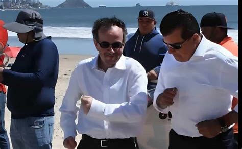 Embajador De Reino Unido Toca Y Baila Banda En Mazatl N Video Luz