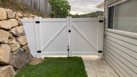 Hamptons Fencing PVC Fencing Gold Coast Supply Install PVC Fences