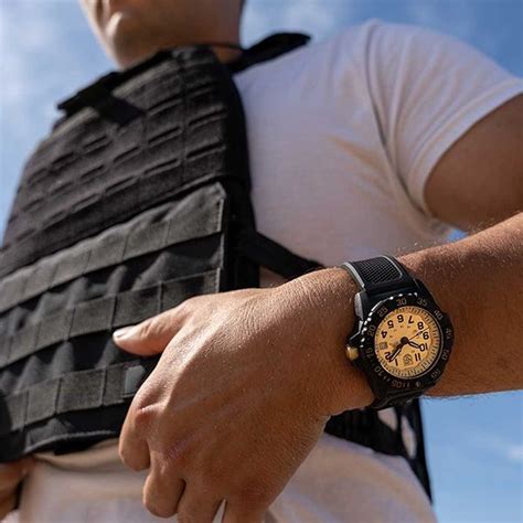 Đồng Hồ Nam Luminox Navy Seal Gold 45mm Military Diver Watch Màu Đen Vua Hàng Hiệu