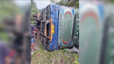 LAKALANTAS Tunggal Di Ruas Jalan Malalak Bus Terguling Akibatkan Satu