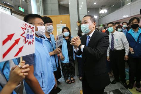 新北紓困金額占全國四分之一 侯友宜送禮慰勉區公所同仁 地方 Nownews今日新聞