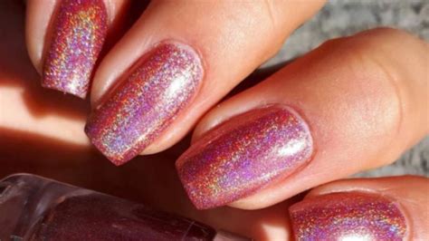 Unhas holográficas 21 ideias lindas para sair à noite