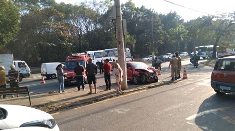 Acidente Envolve Carros Na Via S Rgio Braga Em Vr Informa Cidade