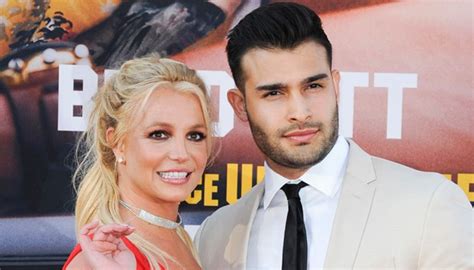 Britney Spears Fans Raise Questions Over Sam Asghari S Christmas Snap