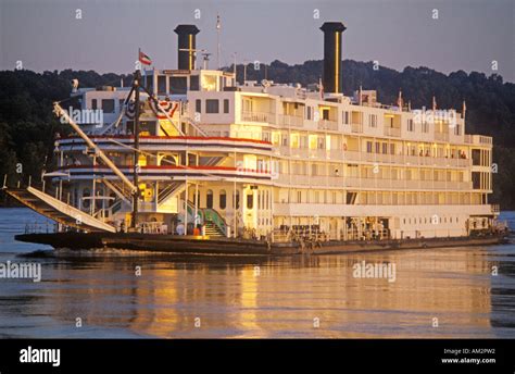 Delta queen steamboat hi-res stock photography and images - Alamy