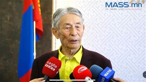 Ц.Раднаа: Төрийн далбаа зургаан удаа намирахад монголын ард түмэнг ...