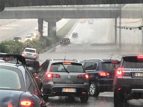 Temporale su Palermo le foto delle strade allagate in mezza città