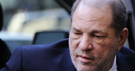 Abuzoi Seksualisht Me Gra Producenti I Burgosur Harvey Weinstein I