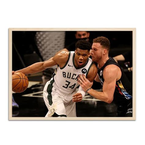 Poster Giannis Antetokounmpo Attack 4 50x40 Lemn Natural Emagro