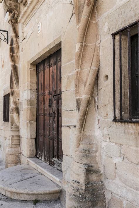 Calles Estrechas Y Fachadas De Casas Hist Ricas En El Pueblo De