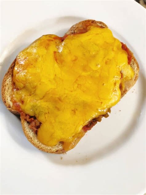 Mexican Molletes recipe: a warm open-faced sandwich