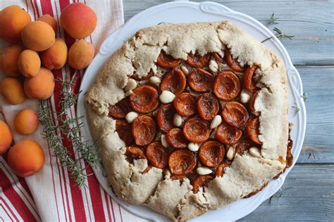 Galette Albicocche E Rosmarino Con Frangipane Alle Mandorle Spignattando