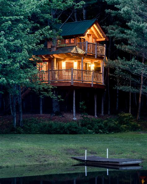 Waterbury VT Treehouse | EyeWasHere Vermont Hotel Photography