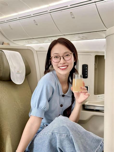 Đổi màu tóc ngoại hình của hot girl 7 thứ tiếng gây bất ngờ