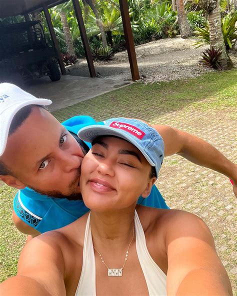 Inside Stephen Curry Wife Ayesha Currys Beach Vacation Photos Us Weekly