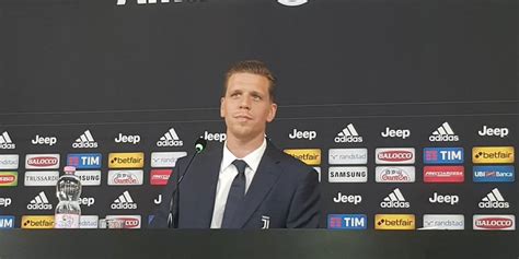 Szczesny Kembali Tegaskan Tinggal Arsenal Demi Trofi Bola Net