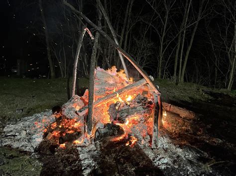 La Comunit Attorno Al Fuoco Il Fal Di Carnevale Illumina La Notte Di