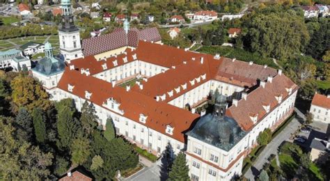 Pompy Ciep A Ogrzej Zabytkowy Klasztor W Trzebnicy