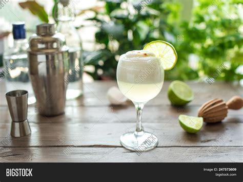 Pisco Sour Cocktail Image & Photo (Free Trial) | Bigstock