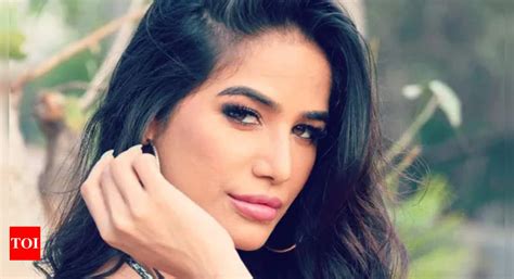 Poonam Pandey Death News Poonam Pandey Passes Away To Cervical Cancer At The Age Of 32 Models