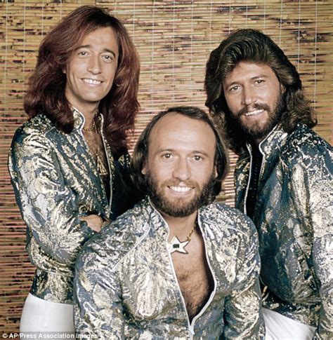 Robin Gibb Cancer Bee Gees Star Suffers Setback In His Treatment As He Re Enters Hospital