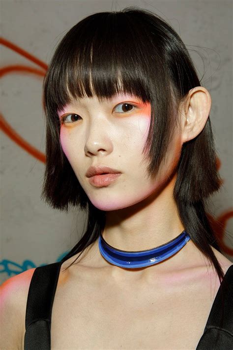 The Best Spring Makeup Trends From Fashion Week Wet Look Hair