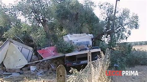 Esce Di Strada E Si Schianta Su Un Albero Muore Enne