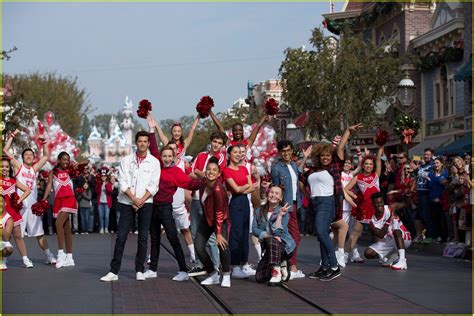 Disney's Christmas Day Parade 2019 - Perfomers Lineup!: Photo 4406569 ...