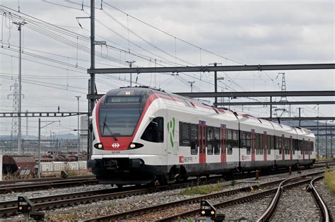 Rabe Auf Der S F Hrt Zum Bahnhof Muttenz Bahnbilder De