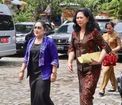 Ketua Umum BKOW Bali Buka Sosialisasi Pencegahan KDRT Yang Berimplikasi