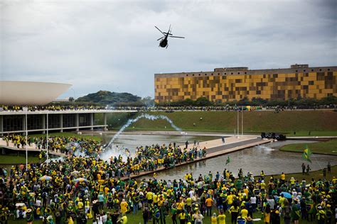 Dino fala em 200 presos em atos de vandalismo em Brasília 08 01 2023