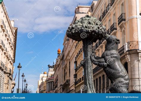 The Statue Of The Bear And The Strawberry Tree El Oso Y El Madrono In